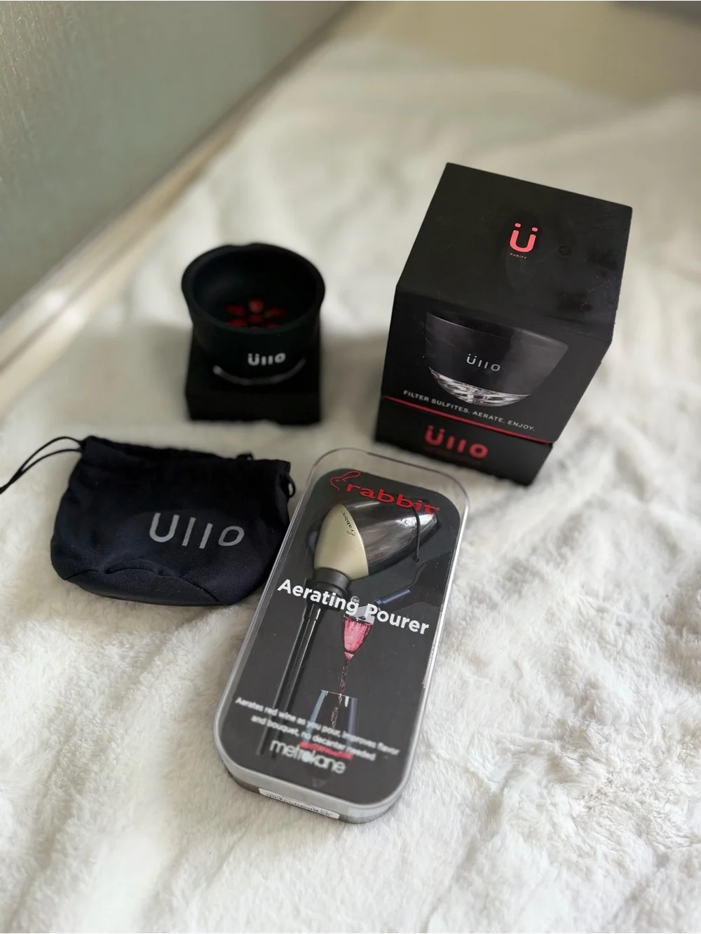 Ullo Black Wine Aerator Cup with Rabbit Aerating Pourer